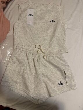 ALO Yoga Women's Heathered Light Gray Tank Top and Shorts Set
